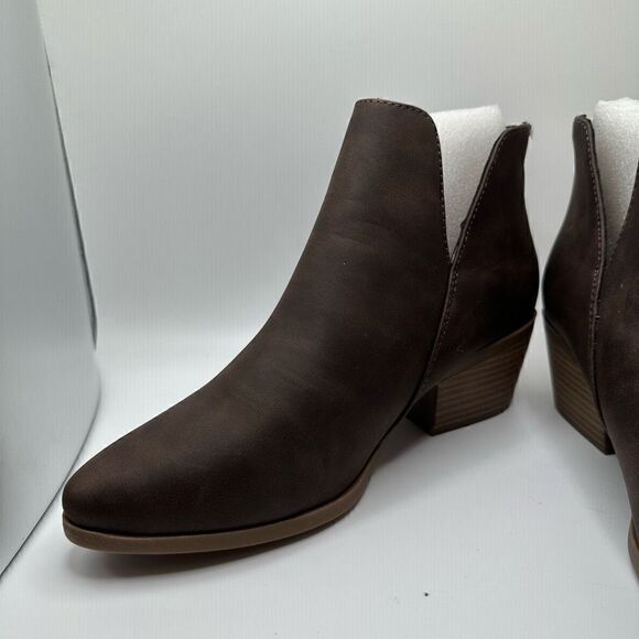 CUSHIONAIRE Women's Ankle Boot +Memory Foam 8 BROWN - Picture 7 of 7